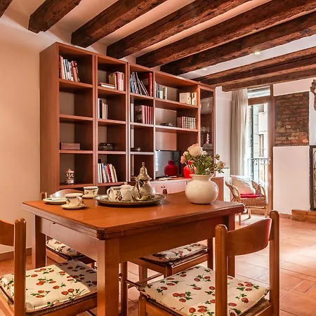 Small Canal View In Boutique * Venedig